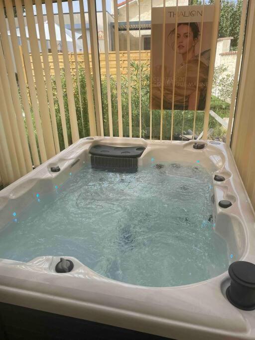 Houdarling Chalet Et Spa Hammam Jacuzzi Et Sauna Nimes Ngoại thất bức ảnh