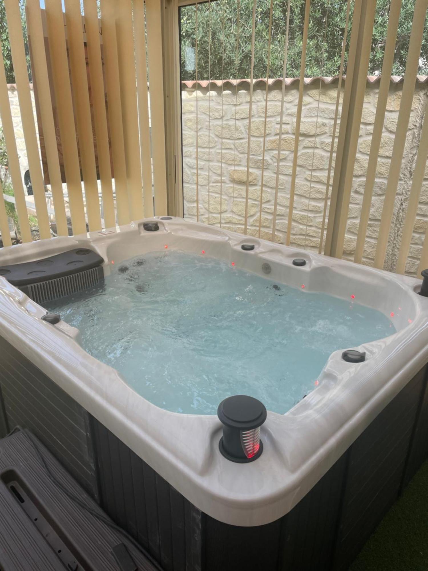 Houdarling Chalet Et Spa Hammam Jacuzzi Et Sauna Nimes Ngoại thất bức ảnh