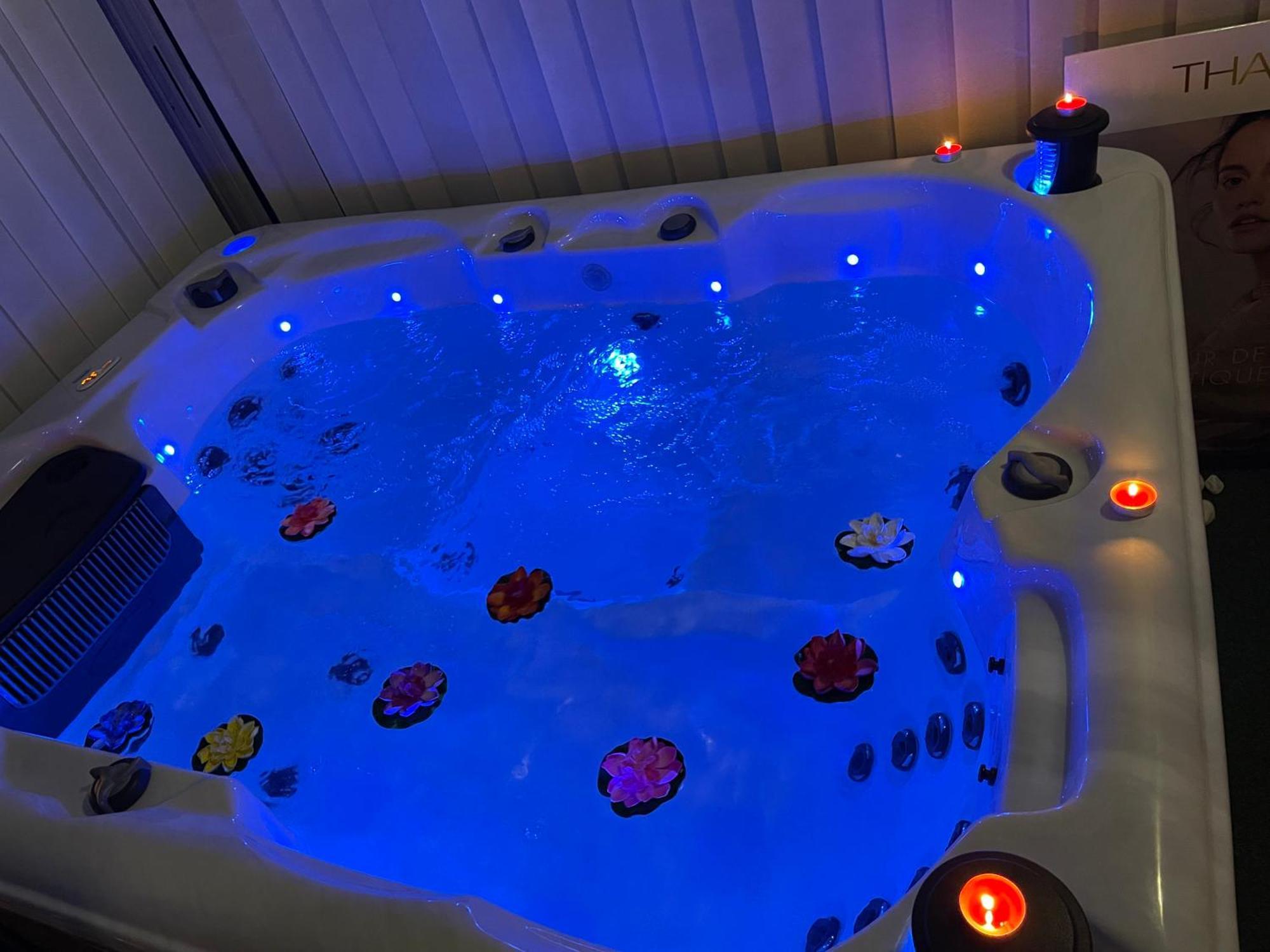 Houdarling Chalet Et Spa Hammam Jacuzzi Et Sauna Nimes Ngoại thất bức ảnh
